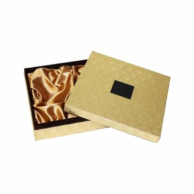 サテンの泡の皿が付いている金のDebossedのボール紙の紙箱の正方形