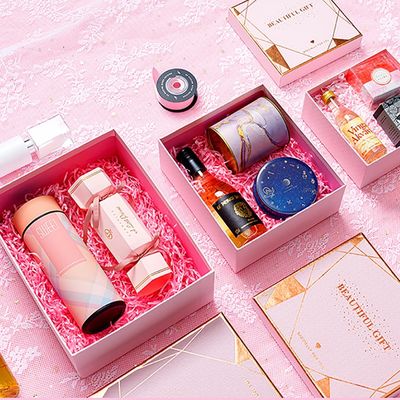 Delicatedのアート ペーパーのハンドメイドの石鹸の化粧品のためのふたが付いている堅いギフト用の箱