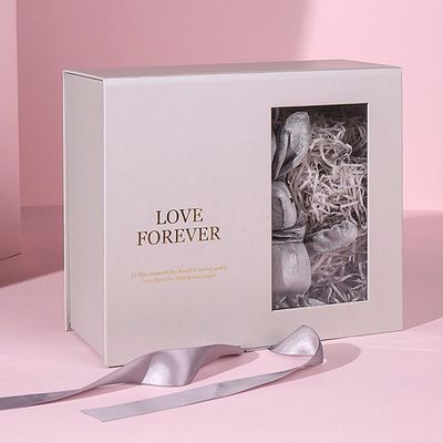 リボンが付いている注文のフラット パックの磁気ギフト用の箱のピンクのペーパー
