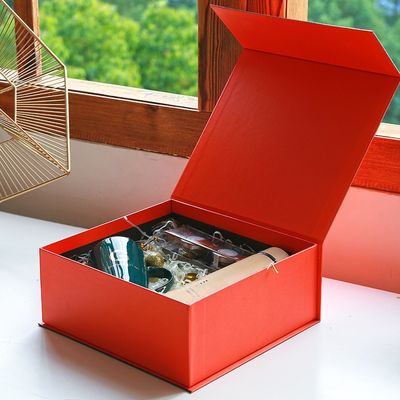 磁気捕獲物が付いている前に包まれたボール紙 フリップ上のギフト用の箱