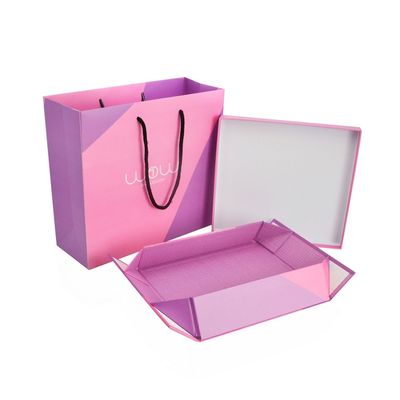 ロゴCMYK色の堅いペーパー ギフト用の箱、マッチ用紙袋が付いている服装の包装箱を予約した