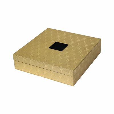 サテンの泡の皿が付いている金のDebossedのボール紙の紙箱の正方形