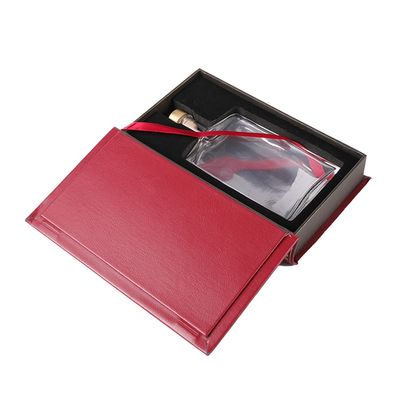 赤い本の形の香水のギフト用の箱 エヴァの磁気ふたおよび挿入物との21*13*4cm