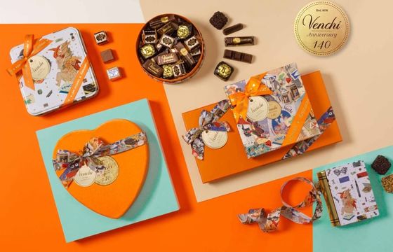 ポケット・サイズPantone色の直径14cmチョコレート ギフトの包装箱