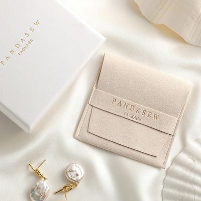 シックで小さいボール紙の宝石類サテンの引き手と開いた包装箱のスライド