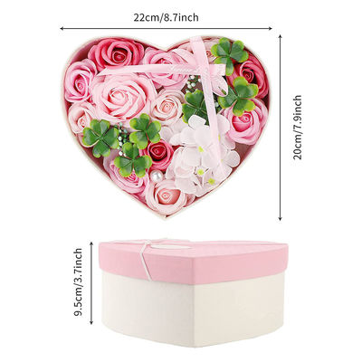中心はCMYKの花のギフト用の箱、バレンタイン デーの花束の収納箱を形づける